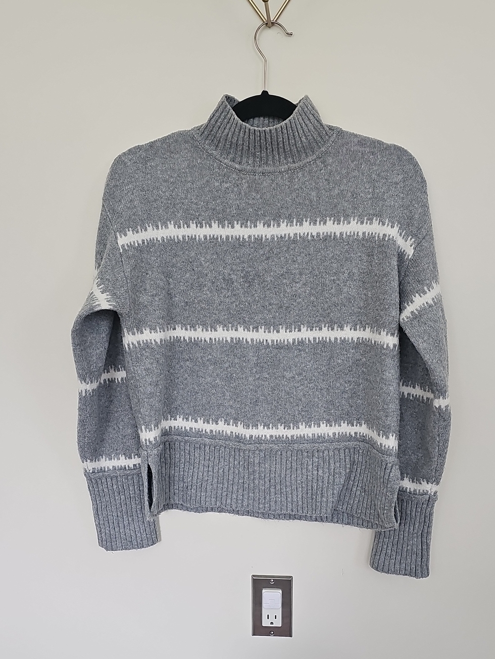 Nine West Cozy Gray Stripe Mock-Neck Sweater Size XS - Picture 2 of 9
